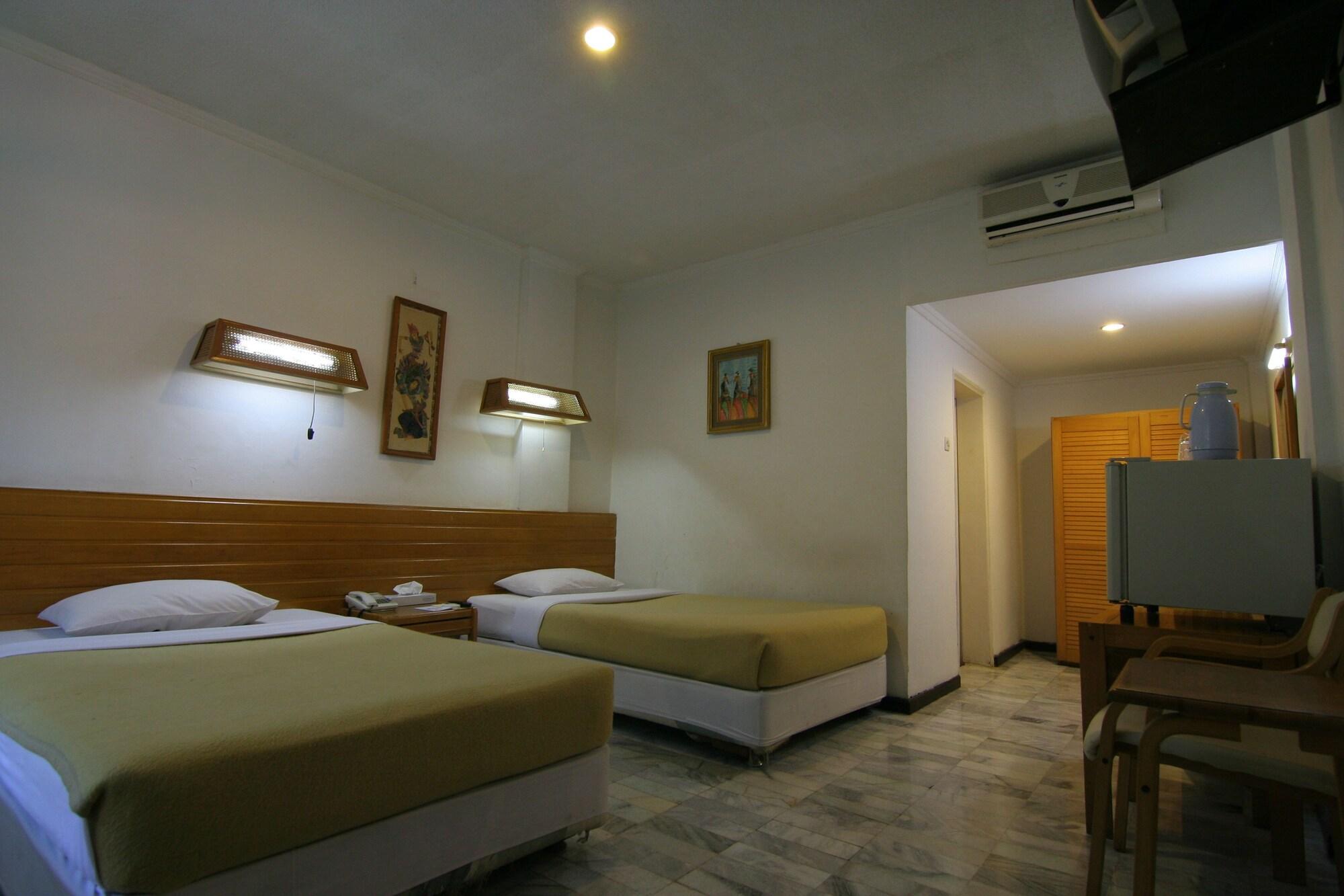 קוטה לומבוק Hotel Karthi Kuta מראה חיצוני תמונה