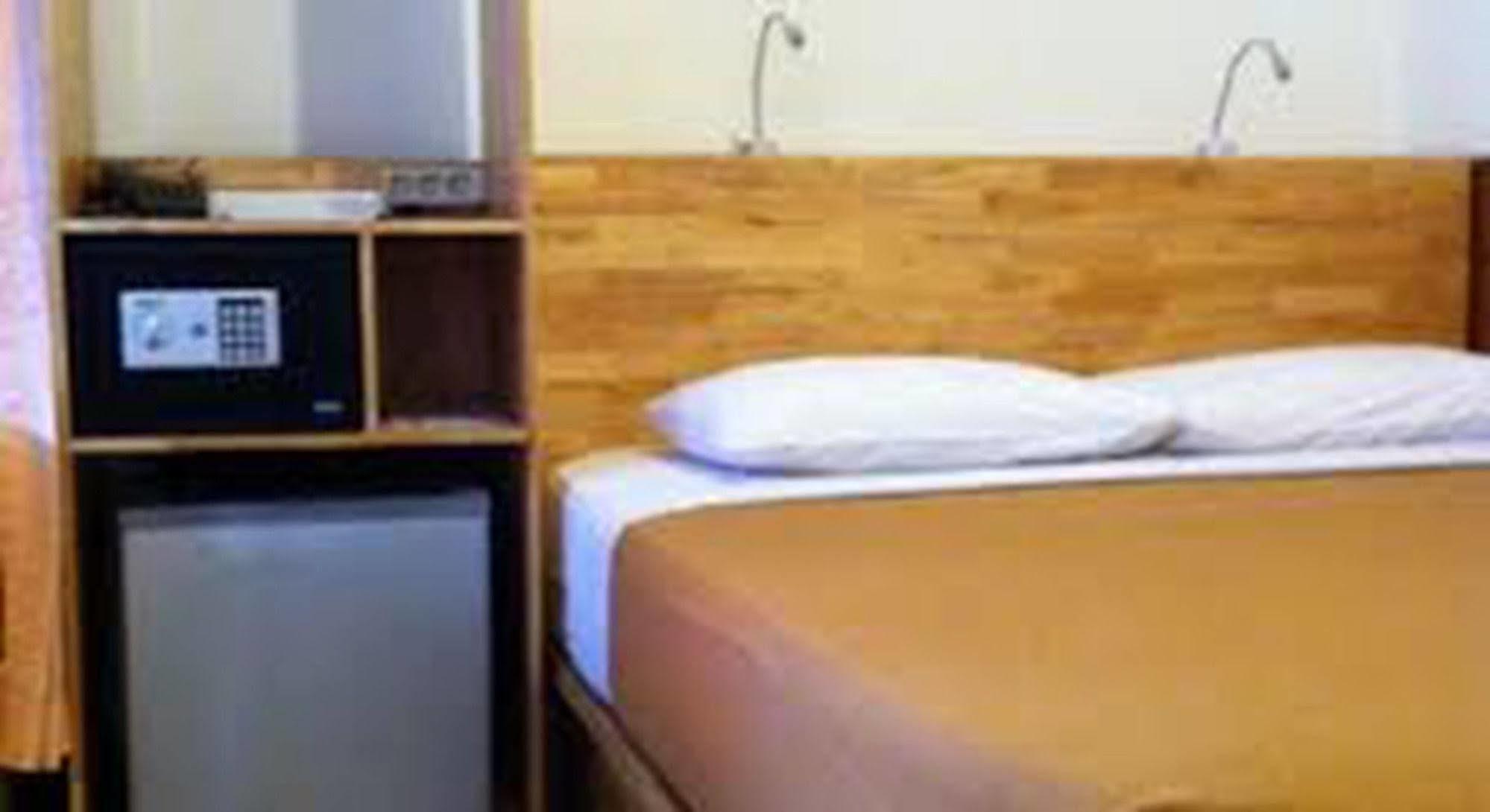 קוטה לומבוק Hotel Karthi Kuta מראה חיצוני תמונה
