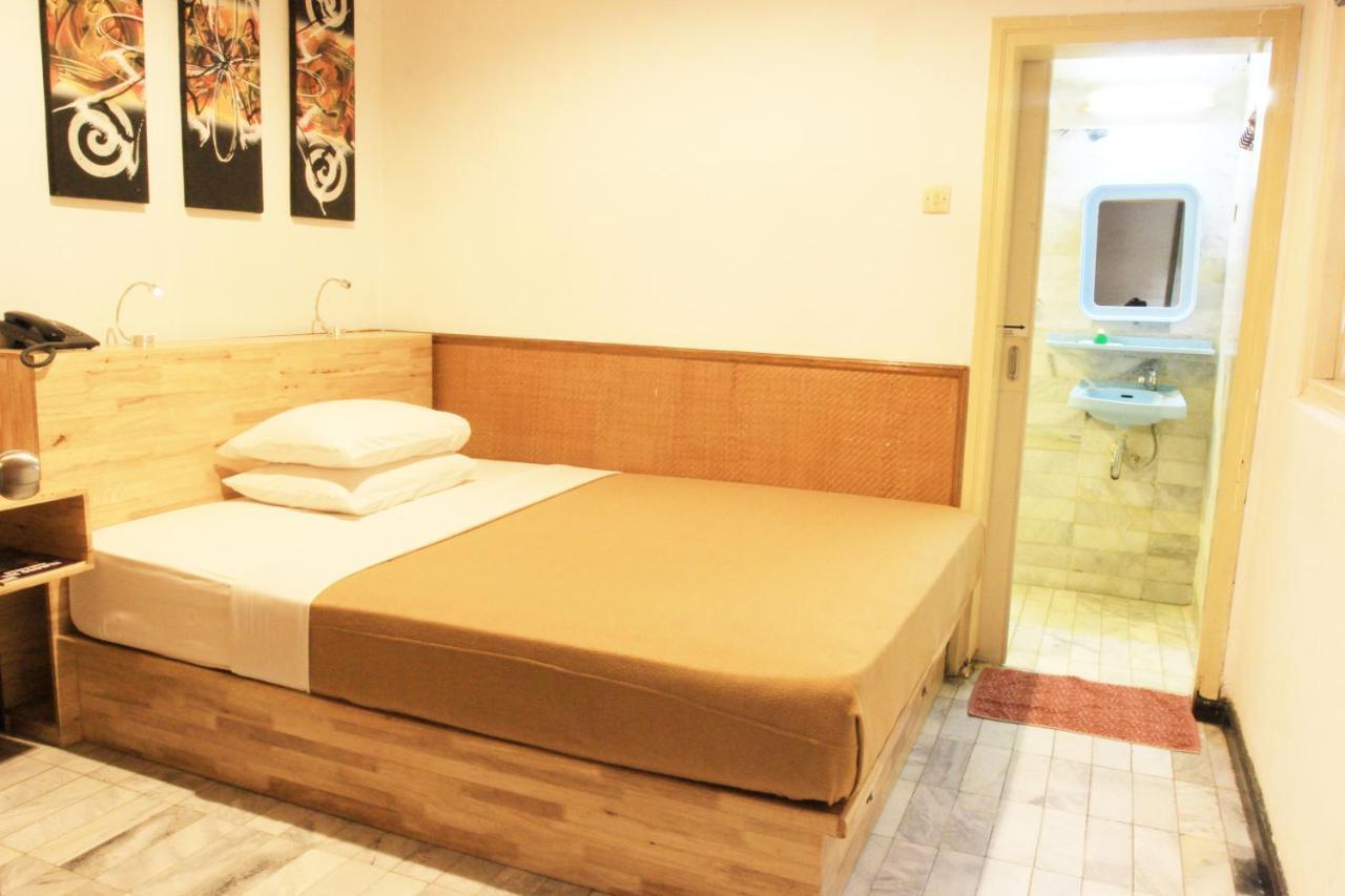 קוטה לומבוק Hotel Karthi Kuta מראה חיצוני תמונה